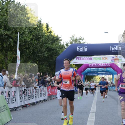 06.09.2026 - CURREX Alsterlauf Yannick Fuchs http://msf.ph/oto/10134090 06.09.2026 09:41:52 Ziel 2319, 2608, 4470, 4671 meine-sportfotos.de