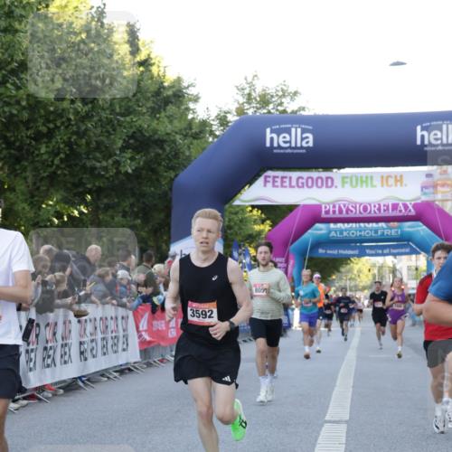 06.09.2026 - CURREX Alsterlauf Yannick Fuchs http://msf.ph/oto/10134155 06.09.2026 09:41:57 Ziel 2319, 2608, 2738, 3592, 4470, 4671, 4854, 4931, 5124, 6375, 8057, 8148 meine-sportfotos.de