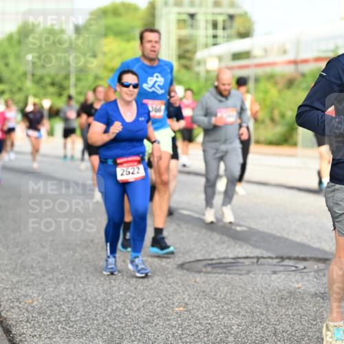 06.09.2026 - CURREX Alsterlauf Dr. Thomas Lammeyer http://msf.ph/oto/10134157 06.09.2026 09:59:23 Laufen 2522, 366, 6233, 4173 meine-sportfotos.de