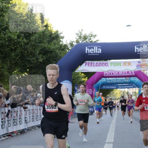 06.09.2026 - CURREX Alsterlauf Yannick Fuchs http://msf.ph/oto/10134176 06.09.2026 09:41:58 Ziel 2608, 2738, 3592, 4470, 4671, 4854, 4931, 5124, 5997, 6375, 8057, 8148 meine-sportfotos.de