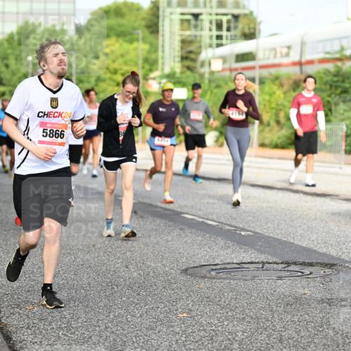 06.09.2026 - CURREX Alsterlauf Dr. Thomas Lammeyer http://msf.ph/oto/10134217 06.09.2026 09:59:28 Laufen 2741, 24, 5866, 86, 780 meine-sportfotos.de