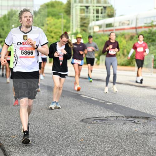 06.09.2026 - CURREX Alsterlauf Dr. Thomas Lammeyer http://msf.ph/oto/10134220 06.09.2026 09:59:28 Laufen 2741, 5866, 86, 4454, 5780 meine-sportfotos.de