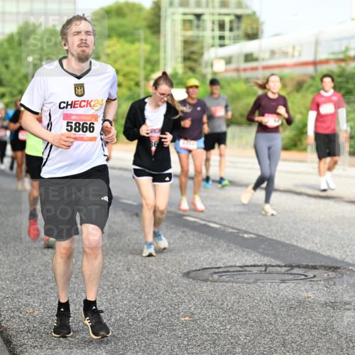 06.09.2026 - CURREX Alsterlauf Dr. Thomas Lammeyer http://msf.ph/oto/10134222 06.09.2026 09:59:28 Laufen 24, 5866, 86, 01 meine-sportfotos.de