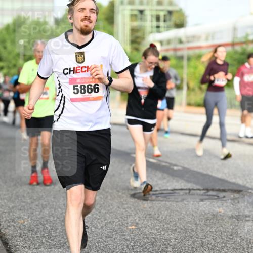 06.09.2026 - CURREX Alsterlauf Dr. Thomas Lammeyer http://msf.ph/oto/10134229 06.09.2026 09:59:29 Laufen 5866 meine-sportfotos.de