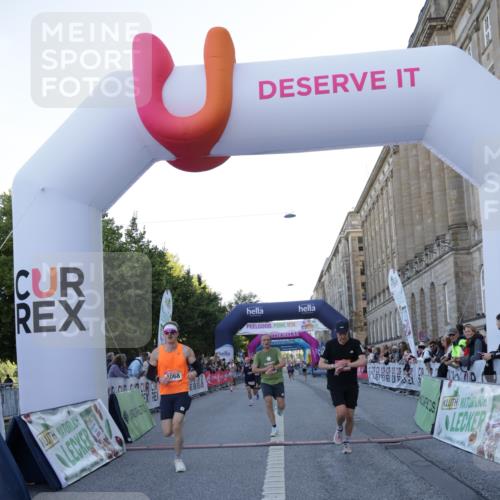 06.09.2026 - CURREX Alsterlauf Yannick Fuchs http://msf.ph/oto/10134293 06.09.2026 09:42:05 Ziel 2606, 2738, 3238, 3592, 3714, 4068, 4241, 4535, 4854, 4931, 4967, 5112, 5124, 5997, 6280, 6375, 8057, 8148 meine-sportfotos.de