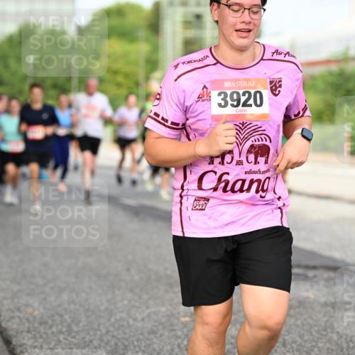 06.09.2026 - CURREX Alsterlauf Dr. Thomas Lammeyer http://msf.ph/oto/10134360 06.09.2026 09:59:41 Laufen 1, 3920, 3 meine-sportfotos.de