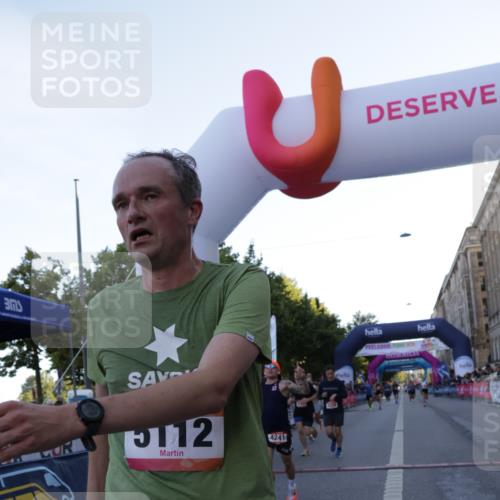 06.09.2026 - CURREX Alsterlauf Yannick Fuchs http://msf.ph/oto/10134363 06.09.2026 09:42:09 Ziel 2606, 2738, 3238, 3714, 4068, 4241, 4535, 4967, 5112, 5960, 5997, 6127, 6280 meine-sportfotos.de