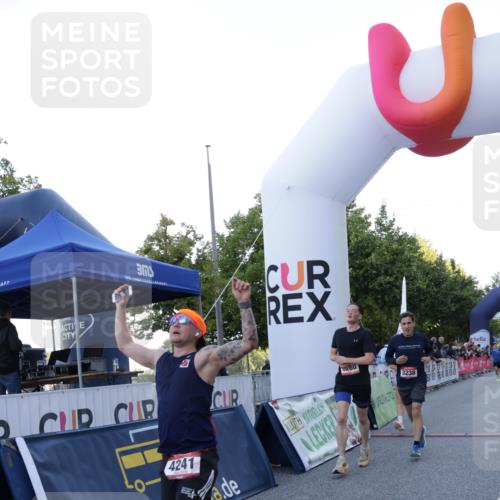 06.09.2026 - CURREX Alsterlauf Yannick Fuchs http://msf.ph/oto/10134382 06.09.2026 09:42:10 Ziel 2606, 3238, 3714, 4068, 4241, 4535, 4967, 5112, 5960, 5997, 6127, 6151, 6280 meine-sportfotos.de