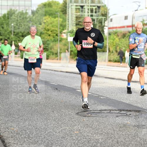 06.09.2026 - CURREX Alsterlauf Dr. Thomas Lammeyer http://msf.ph/oto/10134457 06.09.2026 09:59:49 Laufen 5087, 5905, 2346 meine-sportfotos.de