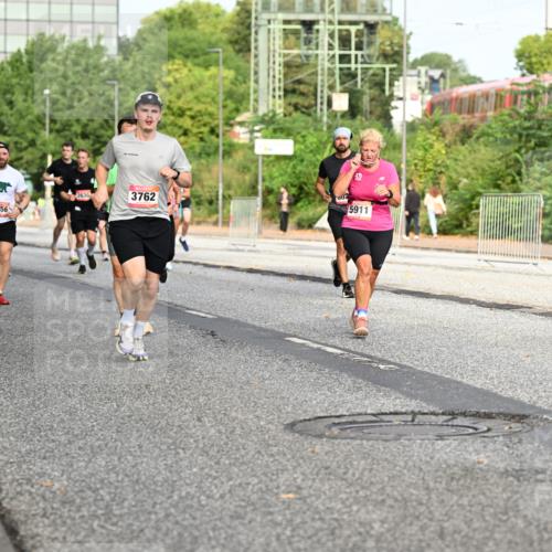 06.09.2026 - CURREX Alsterlauf Dr. Thomas Lammeyer http://msf.ph/oto/10134505 06.09.2026 09:59:53 Laufen 5737, 544, 3756, 3762, 5911, 56 meine-sportfotos.de