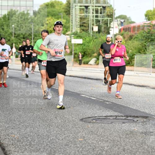 06.09.2026 - CURREX Alsterlauf Dr. Thomas Lammeyer http://msf.ph/oto/10134512 06.09.2026 09:59:54 Laufen 3756, 6056, 244, 8762, 8022, 5911 meine-sportfotos.de
