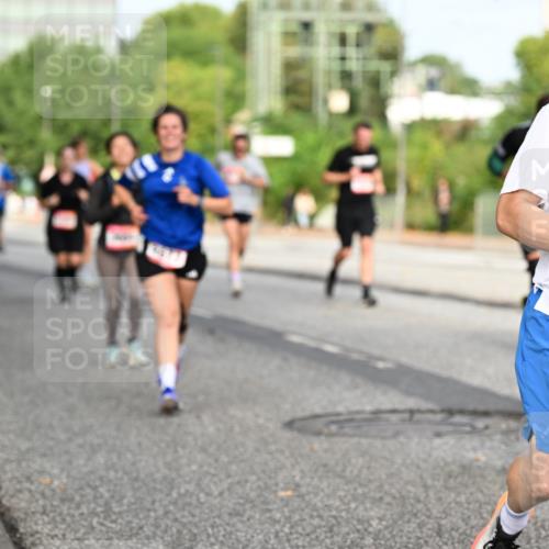 06.09.2026 - CURREX Alsterlauf Dr. Thomas Lammeyer http://msf.ph/oto/10134665 06.09.2026 10:00:07 Laufen 5355 meine-sportfotos.de