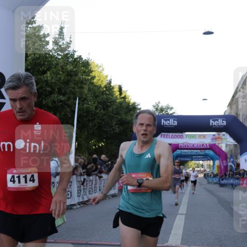 06.09.2026 - CURREX Alsterlauf Yannick Fuchs http://msf.ph/oto/10134732 06.09.2026 09:42:23 Ziel 2003, 4114, 4504, 4858, 5554, 5663, 5984, 6419, 6463, 8197 meine-sportfotos.de