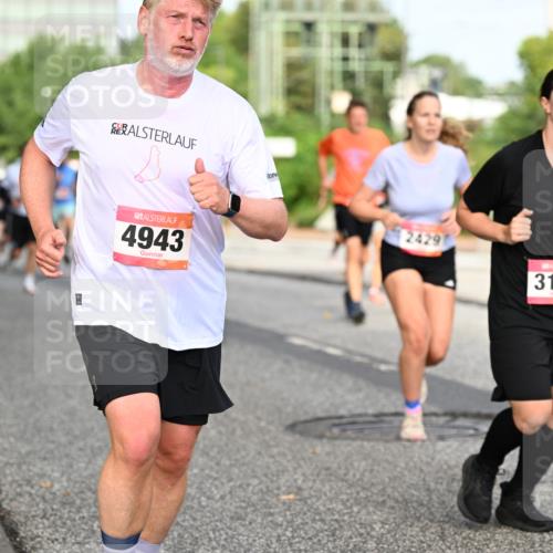 06.09.2026 - CURREX Alsterlauf Dr. Thomas Lammeyer http://msf.ph/oto/10134735 06.09.2026 10:00:13 Laufen 4943, 2429, 3100, 820 meine-sportfotos.de