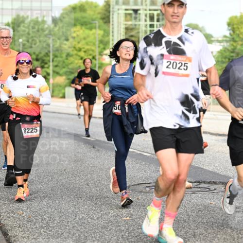 06.09.2026 - CURREX Alsterlauf Dr. Thomas Lammeyer http://msf.ph/oto/10134850 06.09.2026 10:00:24 Laufen 3647, 50, 8225, 50, 1, 2025, 5284 meine-sportfotos.de