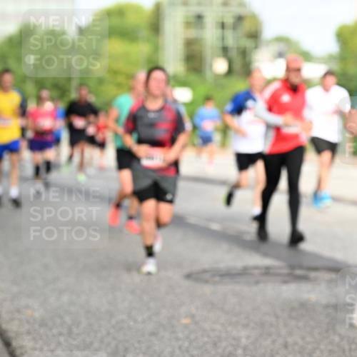 06.09.2026 - CURREX Alsterlauf Dr. Thomas Lammeyer http://msf.ph/oto/10134885 06.09.2026 10:00:34 Laufen  meine-sportfotos.de