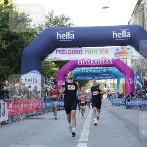 06.09.2026 - CURREX Alsterlauf Yannick Fuchs http://msf.ph/oto/10134927 06.09.2026 09:42:34 Ziel 2248, 3692, 4504, 4829, 5464, 6136, 6472 meine-sportfotos.de