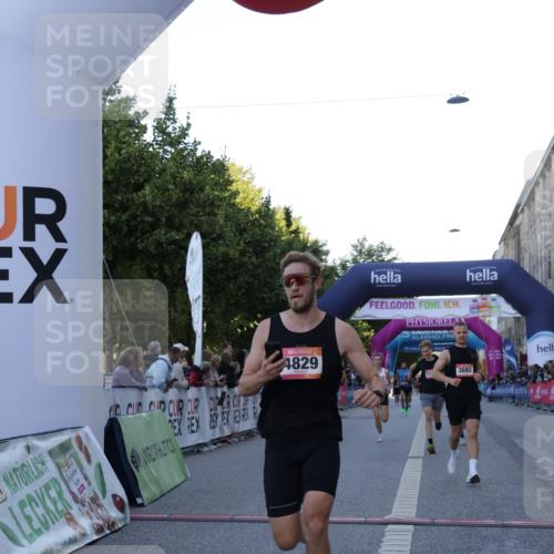 06.09.2026 - CURREX Alsterlauf Yannick Fuchs http://msf.ph/oto/10134950 06.09.2026 09:42:38 Ziel 3692, 4006, 4607, 4829, 5173, 5464, 5811, 6472 meine-sportfotos.de