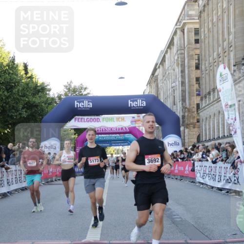 06.09.2026 - CURREX Alsterlauf Yannick Fuchs http://msf.ph/oto/10134970 06.09.2026 09:42:39 Ziel 3692, 4006, 4607, 4829, 5173, 5464, 5811 meine-sportfotos.de