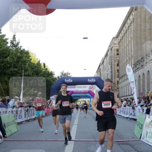 06.09.2026 - CURREX Alsterlauf Yannick Fuchs http://msf.ph/oto/10134984 06.09.2026 09:42:40 Ziel 2729, 3692, 4006, 4607, 4829, 5173, 5811, 6376 meine-sportfotos.de