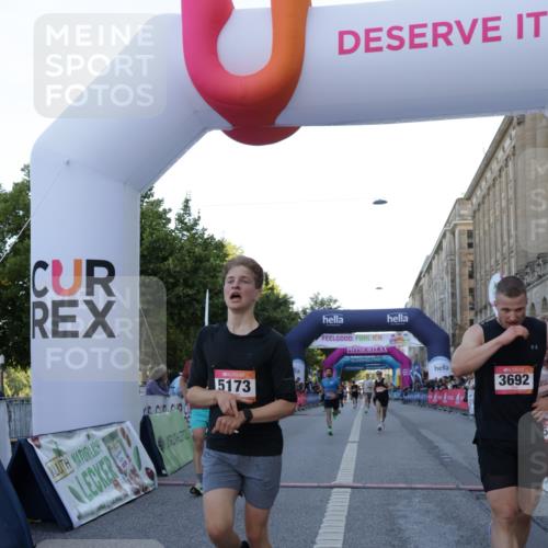 06.09.2026 - CURREX Alsterlauf Yannick Fuchs http://msf.ph/oto/10135000 06.09.2026 09:42:41 Ziel 2729, 3692, 4006, 4607, 4829, 5173, 5811, 6376 meine-sportfotos.de