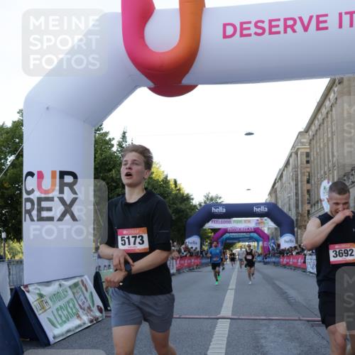 06.09.2026 - CURREX Alsterlauf Yannick Fuchs http://msf.ph/oto/10135002 06.09.2026 09:42:41 Ziel 2729, 3692, 4006, 4607, 4829, 5173, 5811, 6376 meine-sportfotos.de