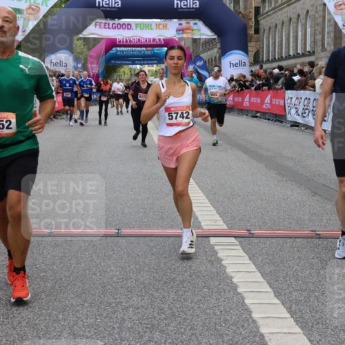 06.09.2026 - CURREX Alsterlauf Strokosch-Dieckow http://msf.ph/oto/10135028 06.09.2026 10:08:59 Ziel 2679, 2681, 2777, 3036, 4274, 4738, 5125, 5132, 5252, 5742, 6116, 6488, 8055 meine-sportfotos.de