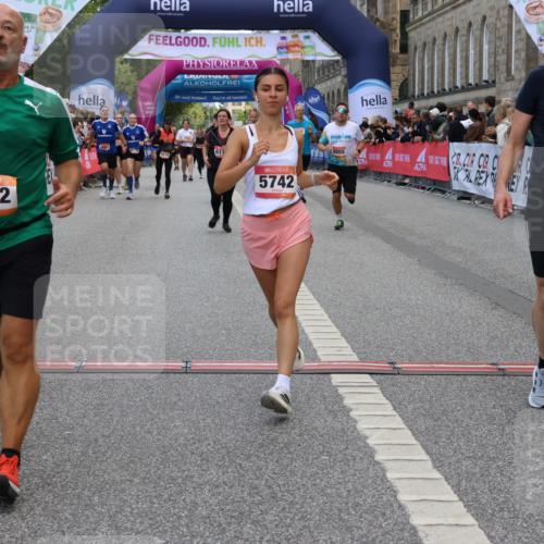 06.09.2026 - CURREX Alsterlauf Strokosch-Dieckow http://msf.ph/oto/10135031 06.09.2026 10:08:59 Ziel 2679, 2681, 2777, 3036, 4274, 4738, 5125, 5132, 5252, 5742, 6116, 6488, 8055 meine-sportfotos.de