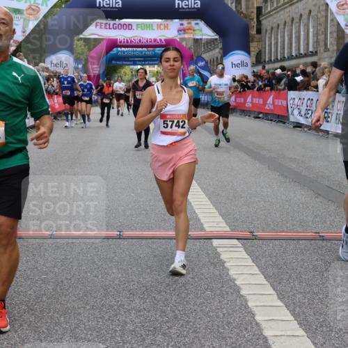 06.09.2026 - CURREX Alsterlauf Strokosch-Dieckow http://msf.ph/oto/10135034 06.09.2026 10:08:59 Ziel 2679, 2681, 2777, 3036, 4274, 4738, 5125, 5132, 5252, 5742, 6116, 6488, 8055 meine-sportfotos.de