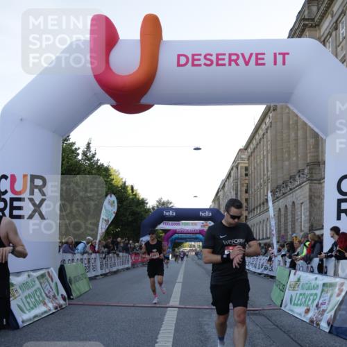 06.09.2026 - CURREX Alsterlauf Yannick Fuchs http://msf.ph/oto/10135083 06.09.2026 09:42:50 Ziel 2007, 2729, 3110, 3815, 5675, 6376, 6381 meine-sportfotos.de