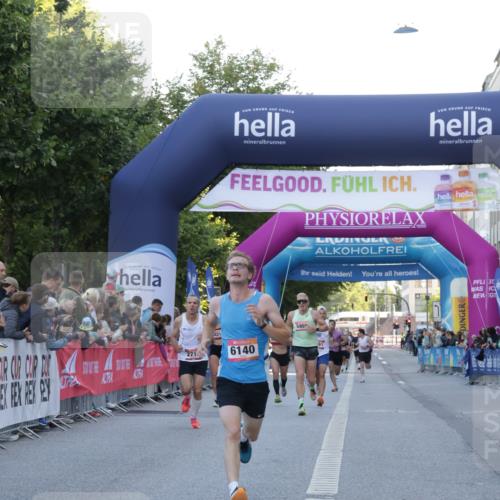 06.09.2026 - CURREX Alsterlauf Yannick Fuchs http://msf.ph/oto/10135116 06.09.2026 09:42:54 Ziel 2007, 2715, 3110, 3815, 5675, 6140, 6381 meine-sportfotos.de
