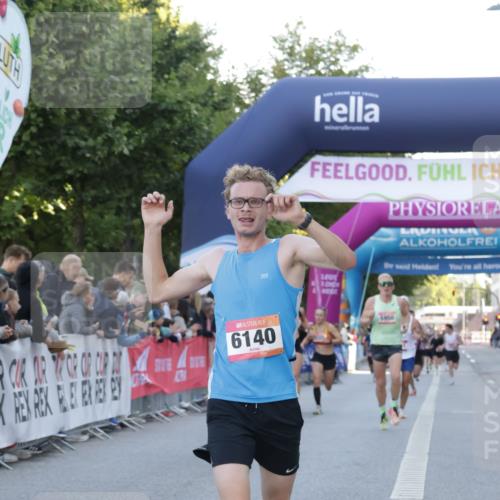 06.09.2026 - CURREX Alsterlauf Yannick Fuchs http://msf.ph/oto/10135133 06.09.2026 09:42:55 Ziel 2007, 2715, 3110, 3815, 5675, 6140, 6381, 6421 meine-sportfotos.de