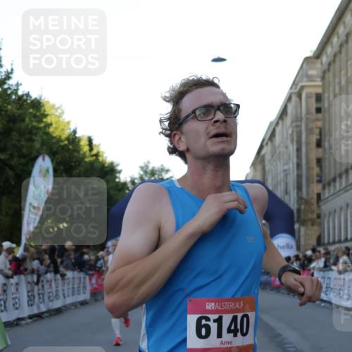 06.09.2026 - CURREX Alsterlauf Yannick Fuchs http://msf.ph/oto/10135137 06.09.2026 09:42:57 Ziel 2007, 2715, 3361, 5950, 6140, 6421 meine-sportfotos.de