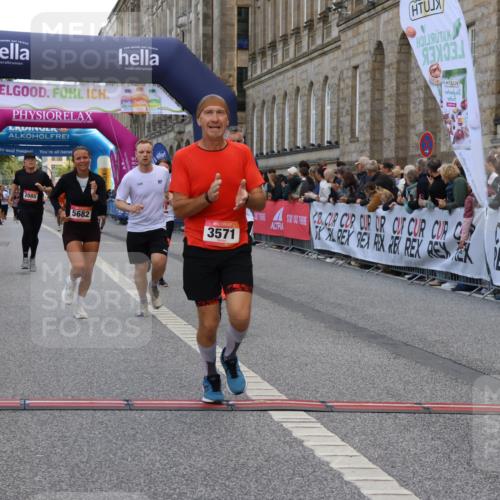 06.09.2026 - CURREX Alsterlauf Strokosch-Dieckow http://msf.ph/oto/10135138 06.09.2026 09:56:16 Ziel 2085, 2171, 2548, 3486, 3571, 4111, 4365, 4715, 5095, 5206, 5682, 5841, 6170, 6416, 6441, 8105, 8170 meine-sportfotos.de