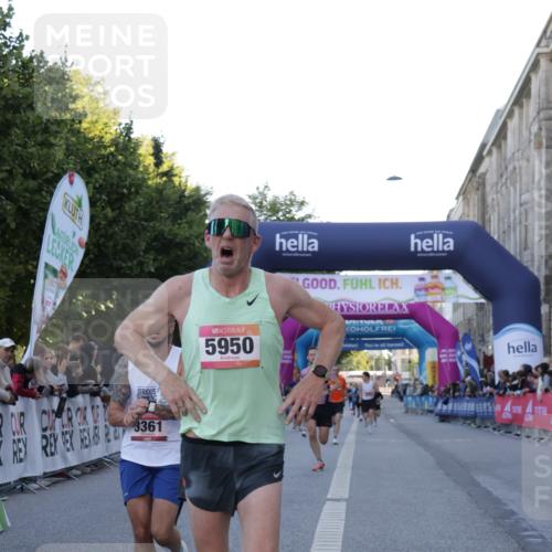 06.09.2026 - CURREX Alsterlauf Yannick Fuchs http://msf.ph/oto/10135178 06.09.2026 09:43:01 Ziel 2715, 3361, 5950, 6140, 6221, 6421, 8321 meine-sportfotos.de