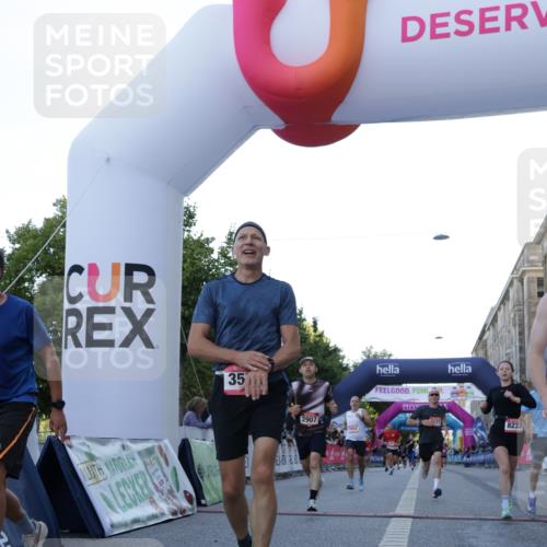 06.09.2026 - CURREX Alsterlauf Yannick Fuchs http://msf.ph/oto/10135237 06.09.2026 09:43:13 Ziel 2137, 2907, 3572, 3753, 5325, 5776, 5904, 5952, 5955, 5963, 6002, 8233, 8330 meine-sportfotos.de