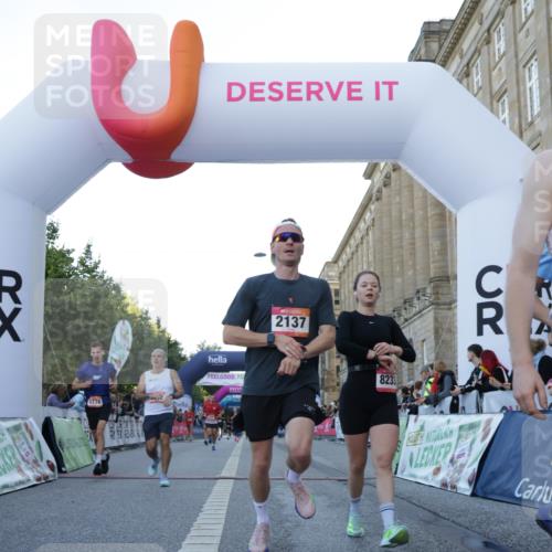06.09.2026 - CURREX Alsterlauf Yannick Fuchs http://msf.ph/oto/10135255 06.09.2026 09:43:15 Ziel 2137, 2907, 3366, 3572, 3753, 5325, 5649, 5776, 5904, 5952, 5955, 5963, 6002, 8233, 8330 meine-sportfotos.de