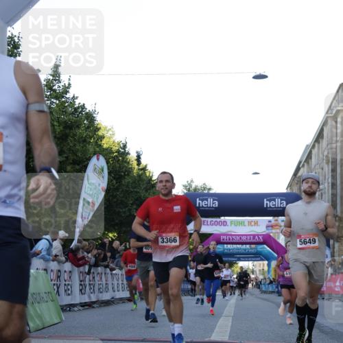 06.09.2026 - CURREX Alsterlauf Yannick Fuchs http://msf.ph/oto/10135276 06.09.2026 09:43:19 Ziel 2137, 2907, 3366, 3572, 4016, 4988, 5649, 5776, 5904, 5952, 5963, 6002, 6104, 6192, 6267, 6326, 8233, 8330 meine-sportfotos.de