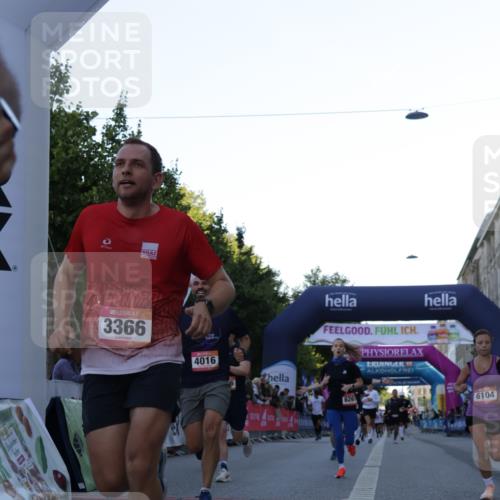 06.09.2026 - CURREX Alsterlauf Yannick Fuchs http://msf.ph/oto/10135292 06.09.2026 09:43:20 Ziel 2137, 2907, 3366, 3489, 3572, 4016, 4988, 5649, 5776, 5904, 5952, 6104, 6192, 6267, 6326, 8233, 8330 meine-sportfotos.de