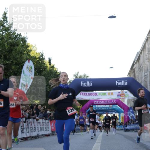 06.09.2026 - CURREX Alsterlauf Yannick Fuchs http://msf.ph/oto/10135305 06.09.2026 09:43:21 Ziel 2137, 2907, 3366, 3489, 4016, 4988, 5649, 5776, 5904, 5919, 5952, 6104, 6192, 6267, 6326, 8164, 8233, 8330 meine-sportfotos.de