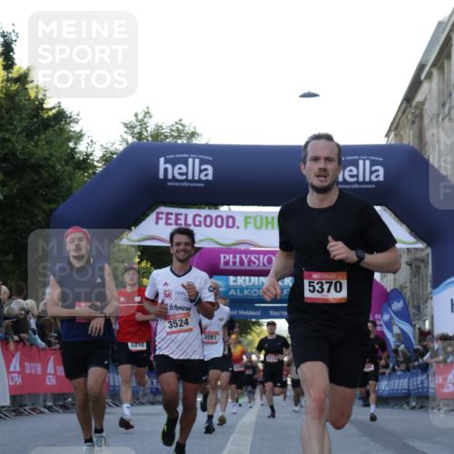 06.09.2026 - CURREX Alsterlauf Yannick Fuchs http://msf.ph/oto/10135392 06.09.2026 09:43:32 Ziel 3489, 3523, 3524, 3561, 3814, 4089, 4397, 4443, 4505, 5370, 5919, 8164, 8316 meine-sportfotos.de