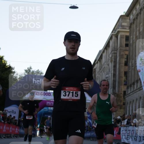 06.09.2026 - CURREX Alsterlauf Yannick Fuchs http://msf.ph/oto/10135400 06.09.2026 09:43:39 Ziel 2166, 2245, 3197, 3523, 3524, 3561, 3715, 5098, 5370, 6371, 6388, 8036, 8316 meine-sportfotos.de