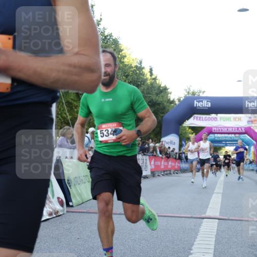 06.09.2026 - CURREX Alsterlauf Yannick Fuchs http://msf.ph/oto/10135413 06.09.2026 09:43:51 Ziel 2198, 2398, 2760, 3646, 3960, 4910, 5348, 5680, 5873, 5874, 6004 meine-sportfotos.de
