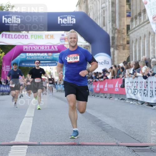 06.09.2026 - CURREX Alsterlauf Yannick Fuchs http://msf.ph/oto/10135442 06.09.2026 09:43:54 Ziel 2198, 2398, 2760, 3269, 3646, 3960, 5062, 5348, 5680, 5873, 5874, 6004 meine-sportfotos.de