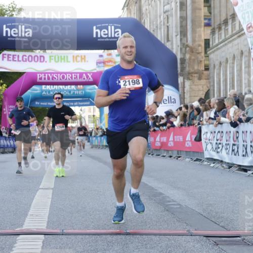 06.09.2026 - CURREX Alsterlauf Yannick Fuchs http://msf.ph/oto/10135445 06.09.2026 09:43:55 Ziel 2198, 2398, 3269, 3646, 3905, 3960, 5062, 5348, 5680, 5873, 5874, 6004, 6102 meine-sportfotos.de