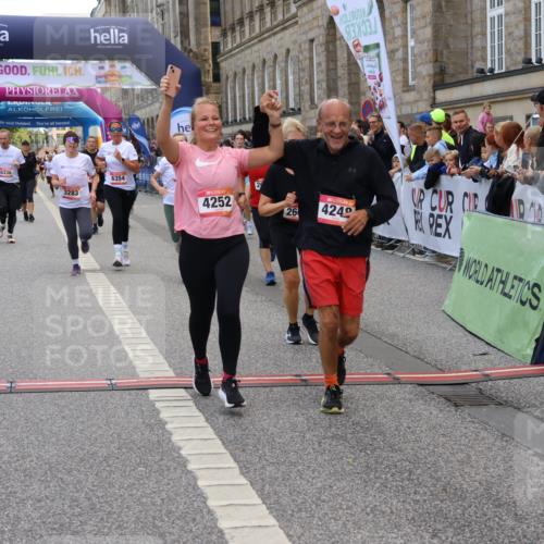 06.09.2026 - CURREX Alsterlauf Strokosch-Dieckow http://msf.ph/oto/10135505 06.09.2026 10:10:08 Ziel 2057, 2607, 2634, 3213, 3277, 3283, 4195, 4246, 4248, 4252, 4507, 4710, 6338, 6354, 8072, 8115, 8149 meine-sportfotos.de