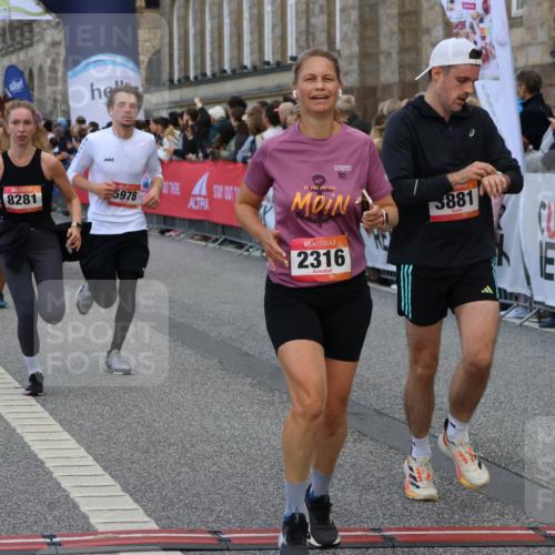 06.09.2026 - CURREX Alsterlauf Strokosch-Dieckow http://msf.ph/oto/10135549 06.09.2026 09:57:26 Ziel 2316, 2900, 2966, 3236, 3673, 3881, 3914, 3978, 4641, 4859, 5345, 5398, 5463, 5510, 5978, 6119, 6279, 8029, 8093, 8198, 8281 meine-sportfotos.de