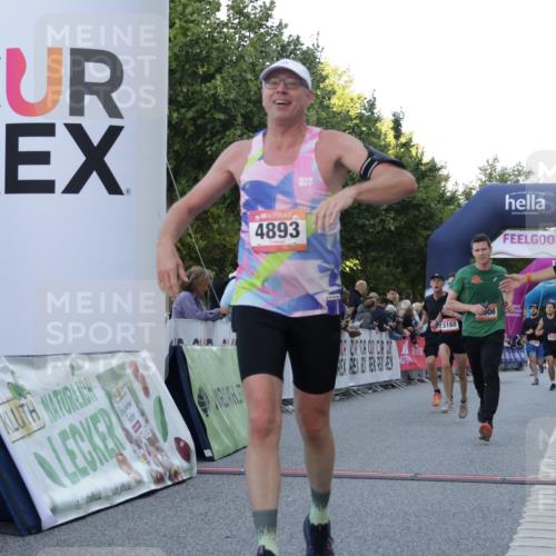 06.09.2026 - CURREX Alsterlauf Yannick Fuchs http://msf.ph/oto/10135559 06.09.2026 09:44:05 Ziel 2139, 2250, 2723, 3269, 3702, 3905, 3994, 4157, 4277, 4893, 5062, 5168, 5402, 5606, 6060, 6102 meine-sportfotos.de
