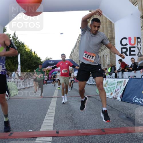 06.09.2026 - CURREX Alsterlauf Yannick Fuchs http://msf.ph/oto/10135566 06.09.2026 09:44:05 Ziel 2139, 2250, 2723, 3269, 3702, 3905, 3994, 4157, 4277, 4893, 5062, 5168, 5402, 5606, 6060, 6102 meine-sportfotos.de