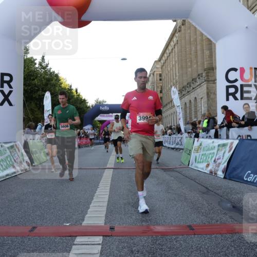 06.09.2026 - CURREX Alsterlauf Yannick Fuchs http://msf.ph/oto/10135577 06.09.2026 09:44:06 Ziel 2139, 2250, 2723, 3702, 3905, 3994, 4157, 4277, 4893, 5062, 5114, 5168, 5402, 5606, 6060, 6102, 8328 meine-sportfotos.de